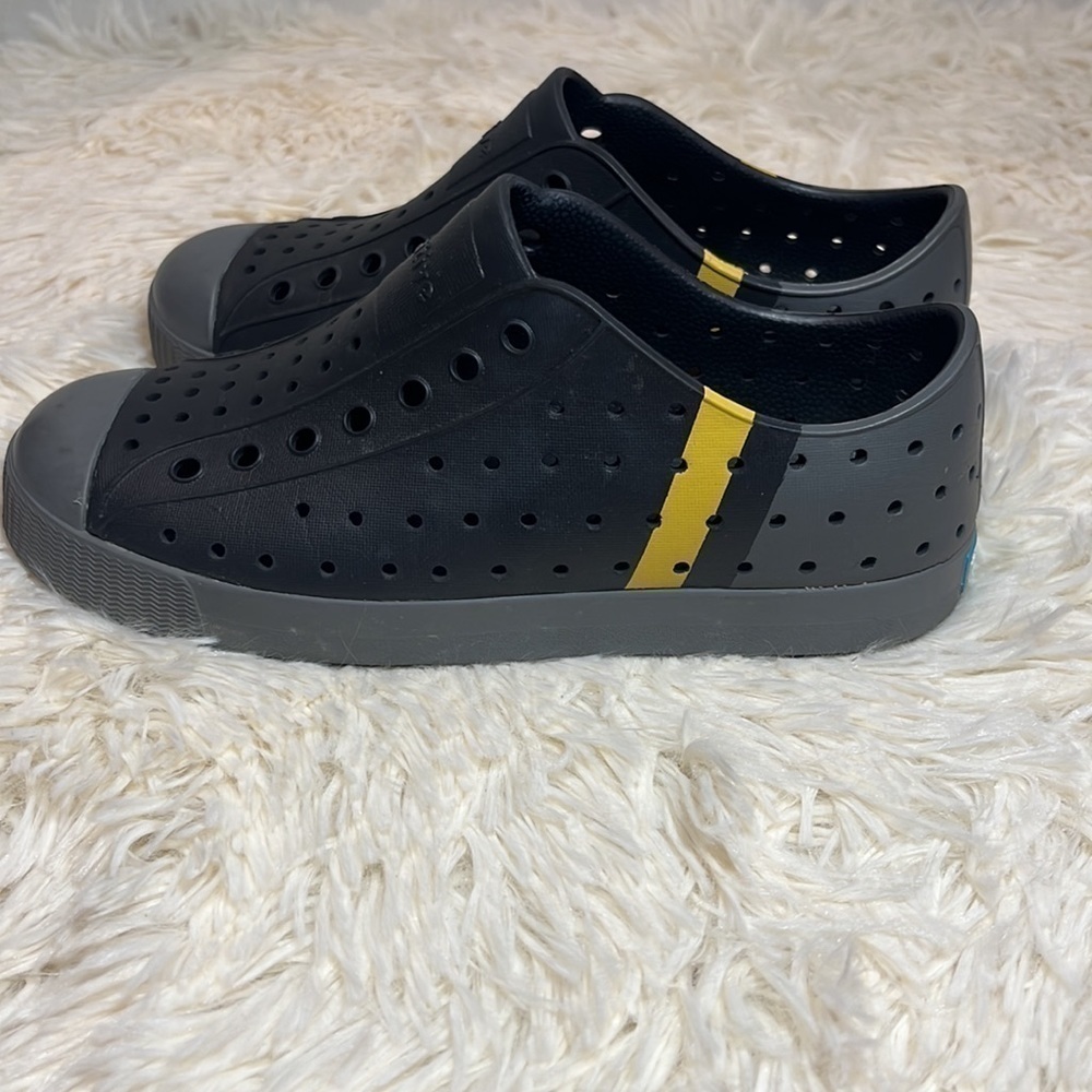 Native Jefferson Block shoes. Black, gray 2 tone color, size J2.